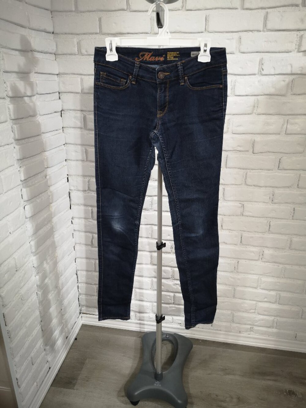 Mavi Women's Size 28/32 Dark Wash Low Rise Super Skinny Serena Blue Jeans